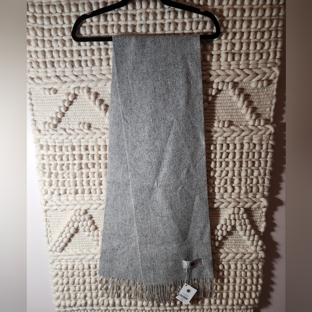 NWT 100% Lambswool Scarf Grey